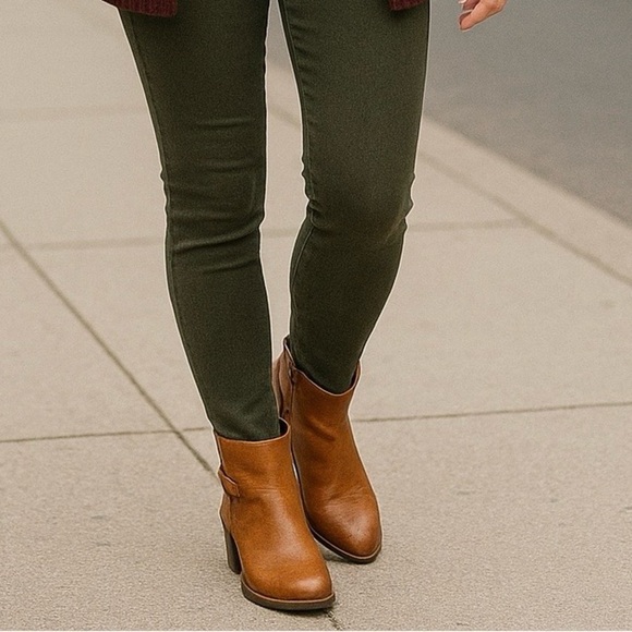 Baretraps Chestnut Booties 8M Vegan Leather Braided Strap Heeled Ankle Boots NWT - Picture 3 of 15